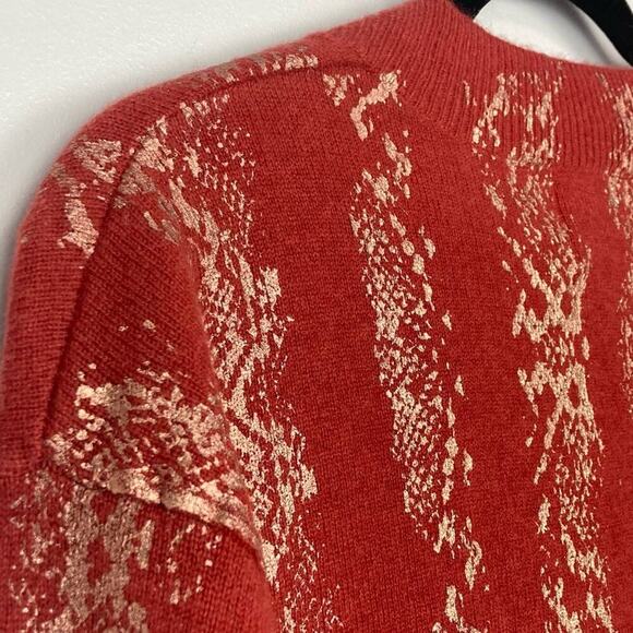 New BRODIE CASHMERE V Neck Sweater in Cinnamon/Champagne - Picture 9 of 13